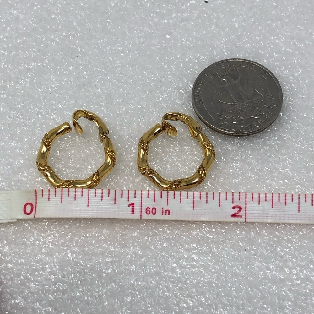 Vintage Crown Trifari Gold Tone Hoop Clip on Earrings - Picture 5 of 6